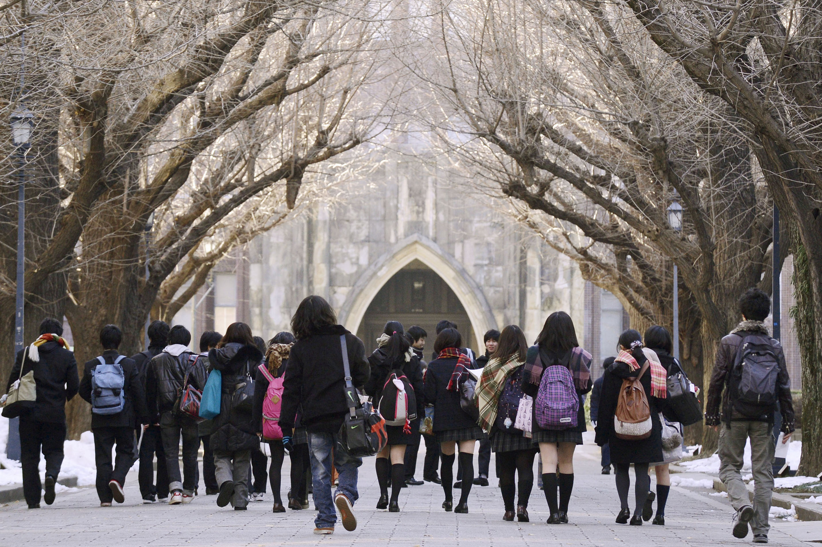 Hàng năm Nhật Bản đón khoảng 200.000 sinh viên quốc tế đến từ các quốc gia khác nhau đến học tập.