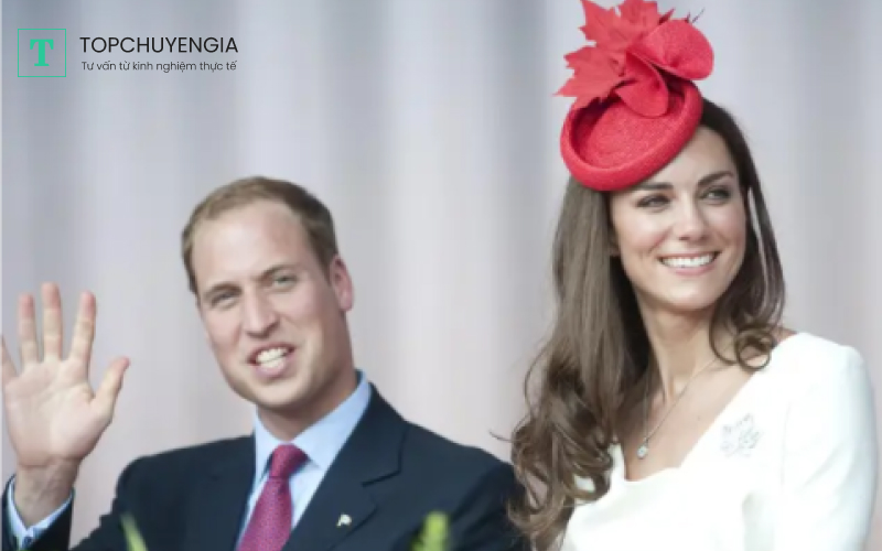 Kate Middleton mang một chiếc nón hình Lá phong trong chuyến viếng thăm Canada