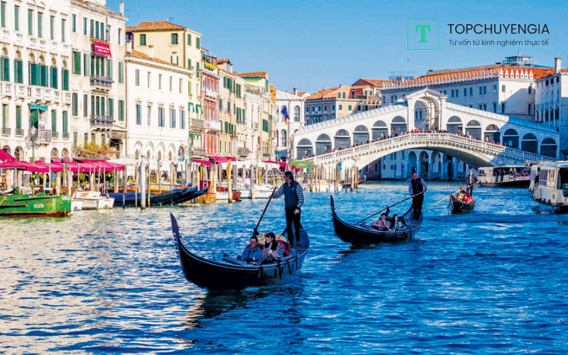 Venice được mệnh danh thành phố của tình yêu, dịch đúng nghĩa theo tiếng Latin. 