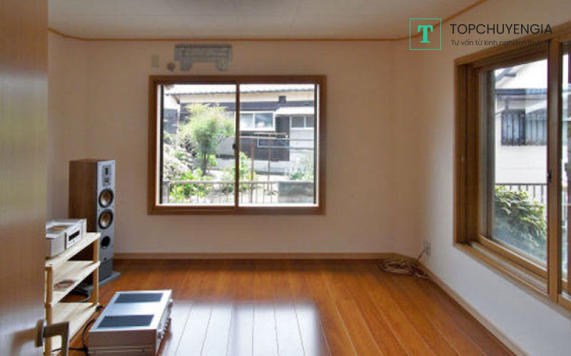 Nhà Gaijin thích hợp cho các bạn sinh viên có dự định sống ở Nhật trong khoảng thời gian ngắn, từ một vài tuần đến vài tháng. Chi phí không đắt đỏ như các căn hộ riêng. Thường được cấp cho các căn hộ đơn hoặc phòng.