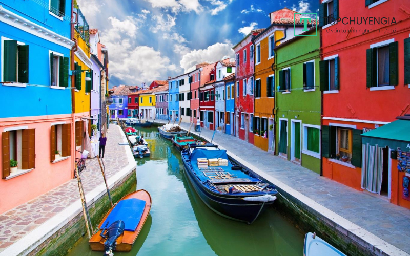 Giá thuê ở Bắc Ý thường cao hơn phía Nam nước Ý. Giá thuê nhà tại Ý dao động từ 250 euro - 1000 euro (tương đương 6 - 24 triệu đồng)