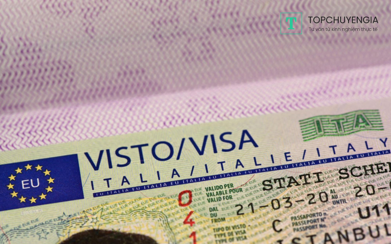 Sau khi có visa và nhập cảnh vào Ý, bạn cần liên hệ Đại sứ quán Việt Nam tại Ý để nhận giấy phép cư trú. Giấy phép cư trú được cấp sau 8 ngày.